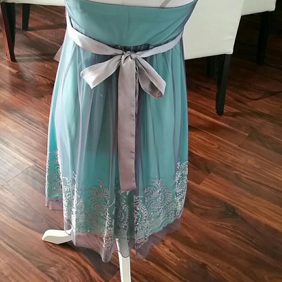 Dress - Picture 3 of 3